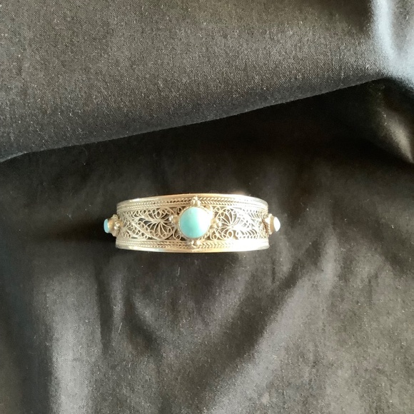 Filigree silver and turquoise cuff bracelet - Picture 2 of 5